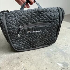 SHERPANI Passage Hanging Toiletry
Cosmetics Travel Bag : Quilted Black